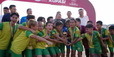 Arnavutköy’de U-11 Minikler Futbol Şampiyonası Zafer Bayramı coşkusuyla gerçekleşti