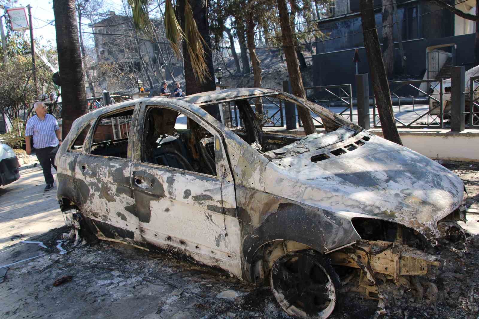 Çanakkale’de çıkan yangında evleri, araçları yandı, canlarını zor kurtardılar