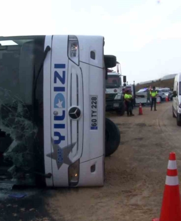 Kuzey Marmara Otoyolu’nda yolcu otobüsü devrildi: 3 ölü, 20 yaralı
