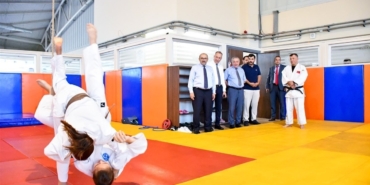 Vali İsmail Ustaoğlu’ndan; Genç sporculara moral ve destek