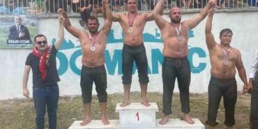 Sakarya Büyükşehir’in pehlivanı Kütahya’da kürsüye çıktı