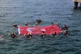 Bandırma’da 30 Ağustos’ta engelsiz zafer dalışı yapıldı