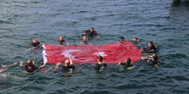 Bandırma’da 30 Ağustos’ta engelsiz zafer dalışı yapıldı