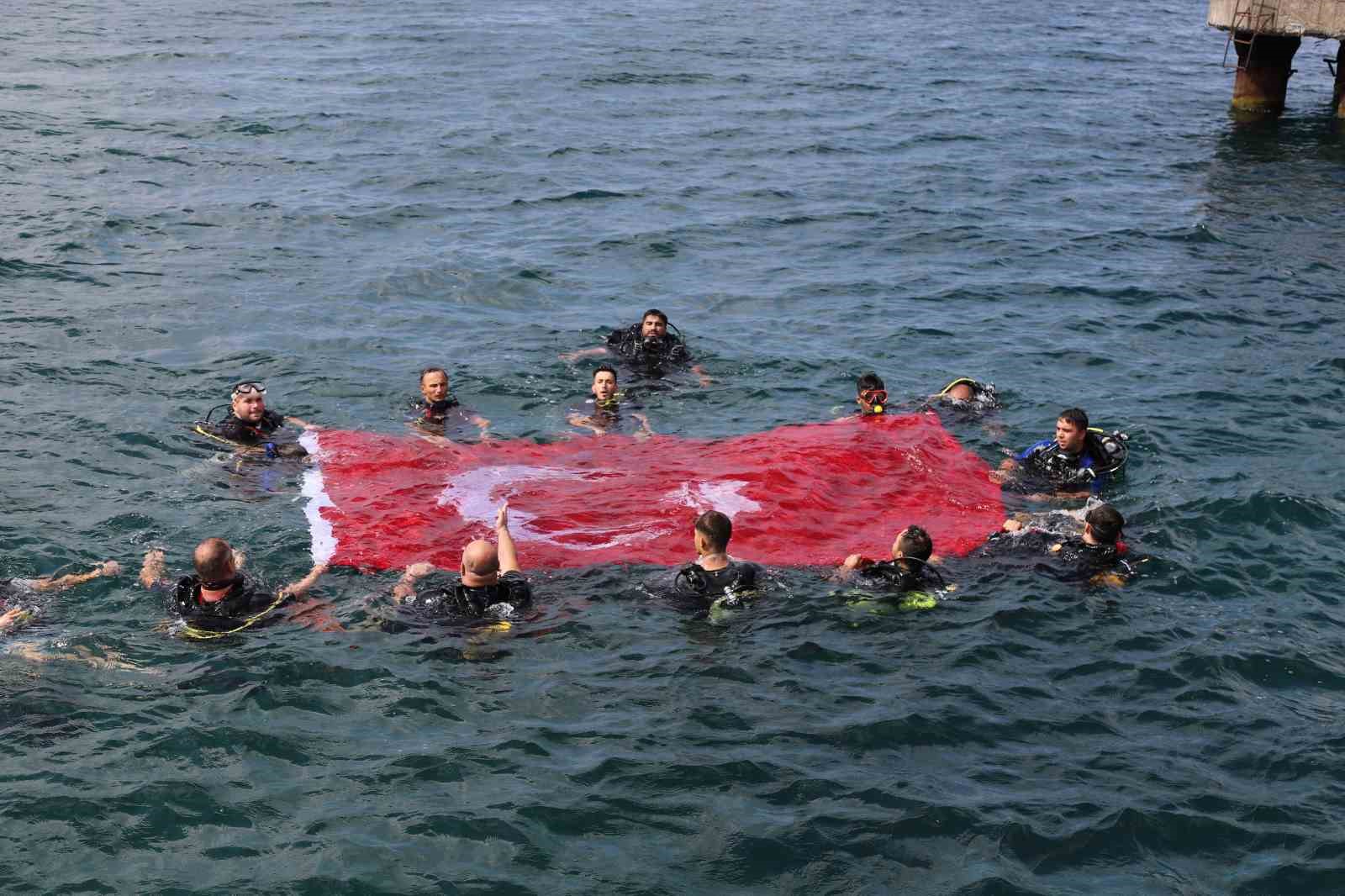 Bandırma’da 30 Ağustos’ta engelsiz zafer dalışı yapıldı