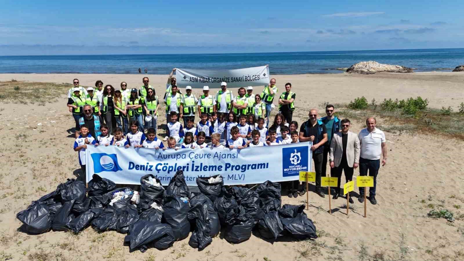 Kandıra sahillerinde kıyı temizliği