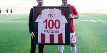 Mesut Özdemir, Pendikspor formasıyla 100. maçına çıktı