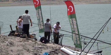 Sındırgı’da balıkçılar baraj gölünde kıyasıya yarıştı