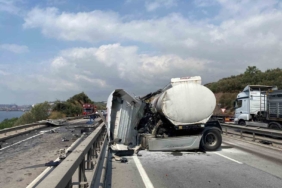 Tanker bariyerlere girip makasladı, ardından alev aldı
