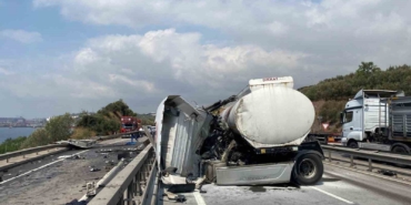 Tanker bariyerlere girip makasladı, ardından alev aldı