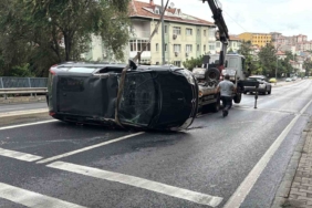 Sarıyer’de refüje çarpan araç takla attı: Sürücü yaralandı