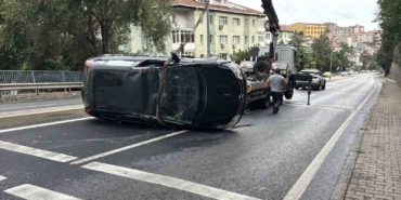 Sarıyer’de refüje çarpan araç takla attı: Sürücü yaralandı