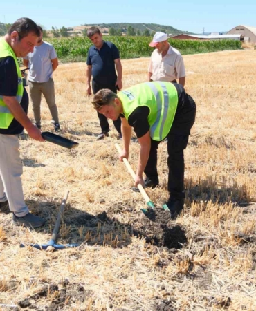 Bursa’nın ’Özel Tarım Ekibi’ toprak analizi için yol çıktı