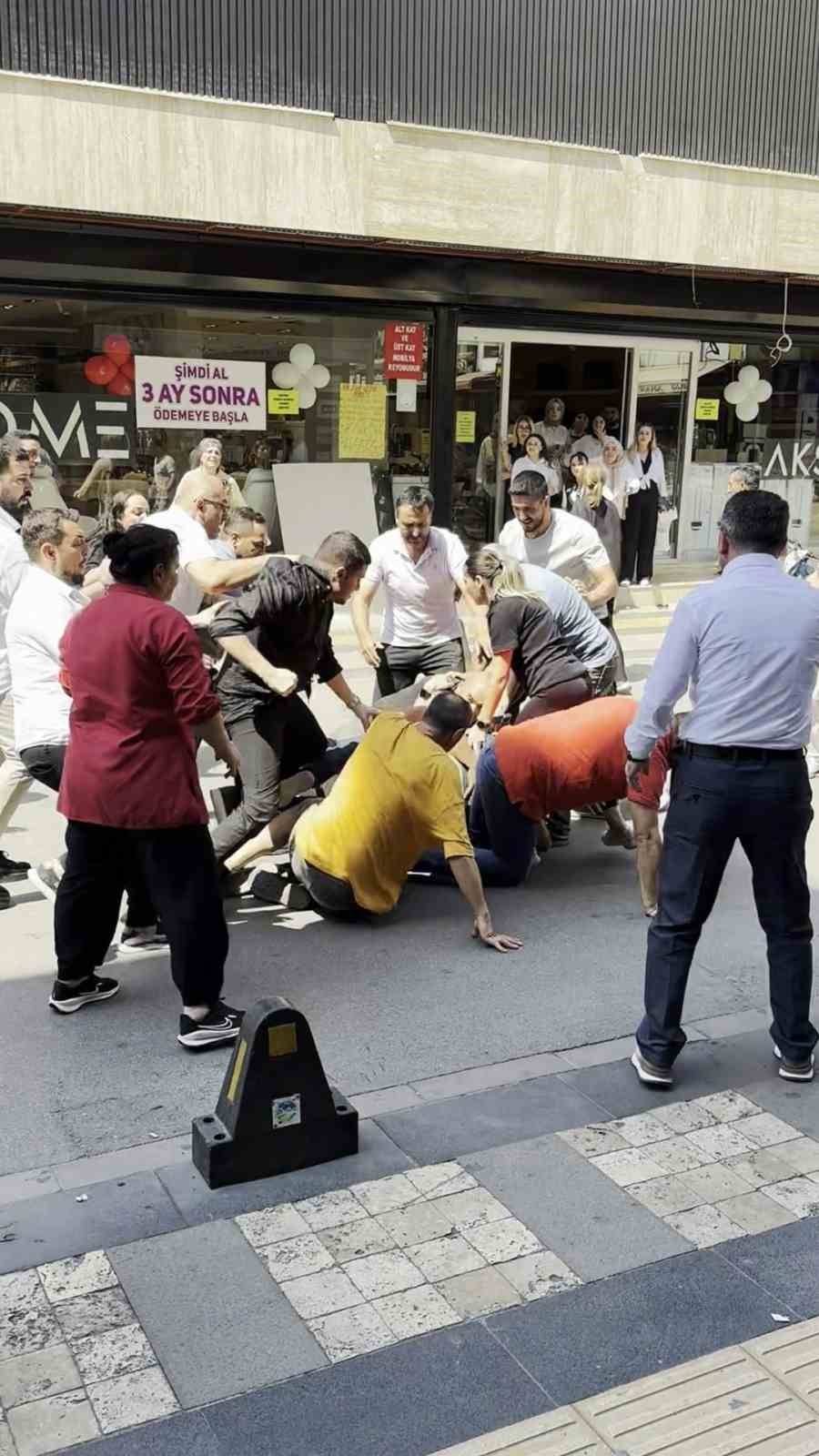 Cadde ortası bir anda boks ringine döndü