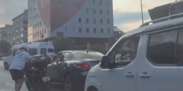 Şişli’de kazanın ardından sürücü diğer aracın sürücüsüne saldırdı: O anlar kamerada