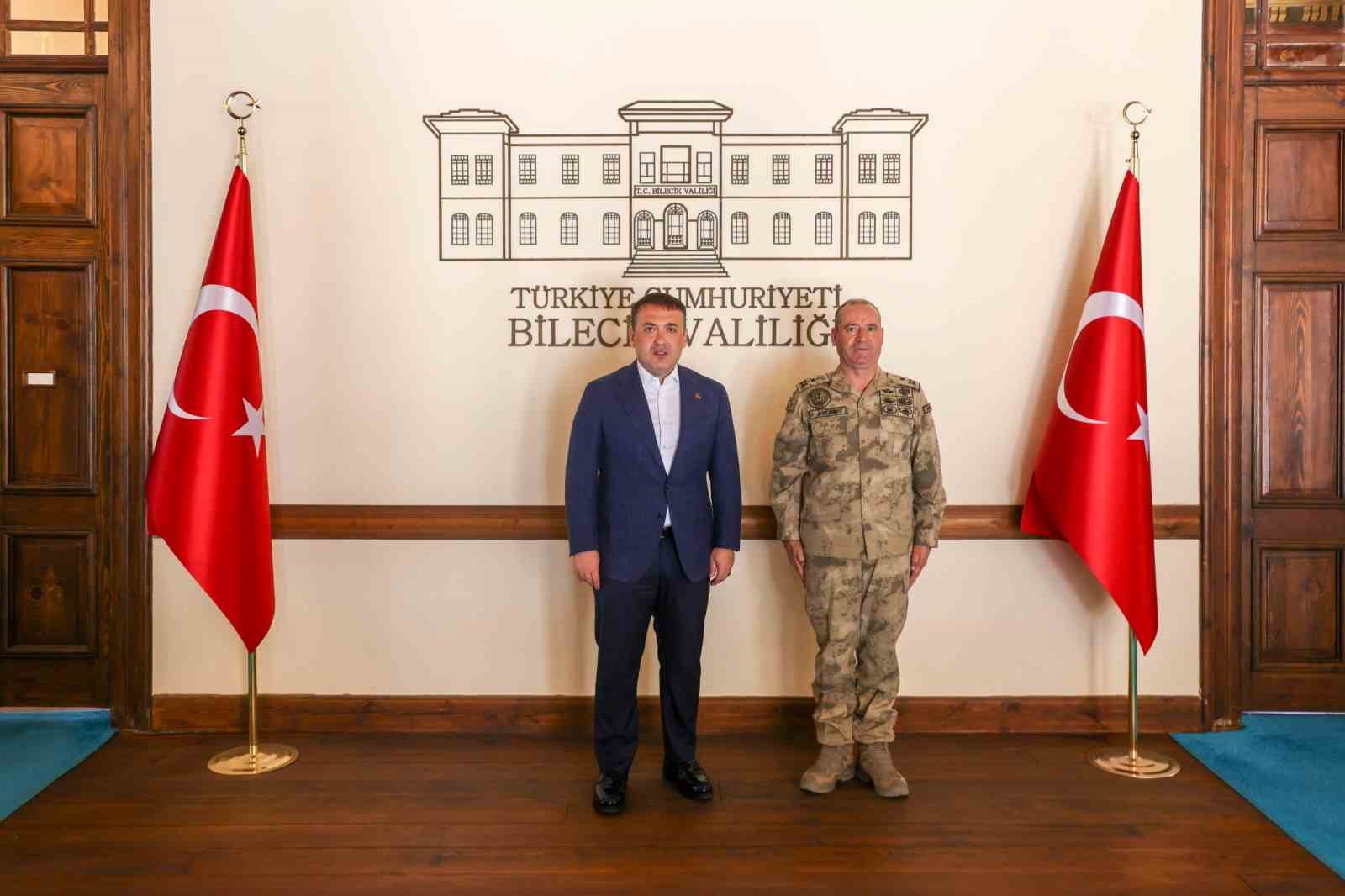 Bilecik’te yeni komutanlar göreve başladı