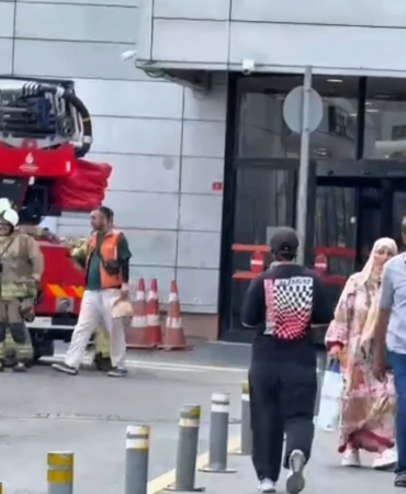 Beylikdüzü’nde AVM de yangın paniği