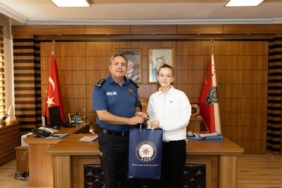 Emniyet Müdürü Yılmaz Taekwondo sporcusu Ebrar Çakır’ı makamında kabul etti