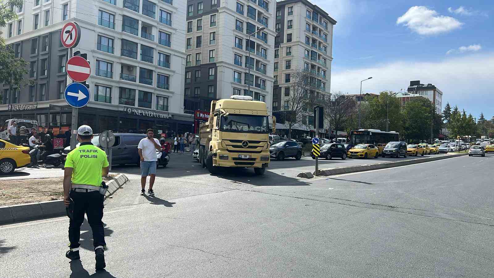 Eyüpsultan’da hafriyat kamyonu kadını ezdi