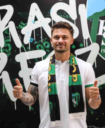 Kocaelispor, Karol Linetty ile 1+1 yıllık sözleşme imzaladı