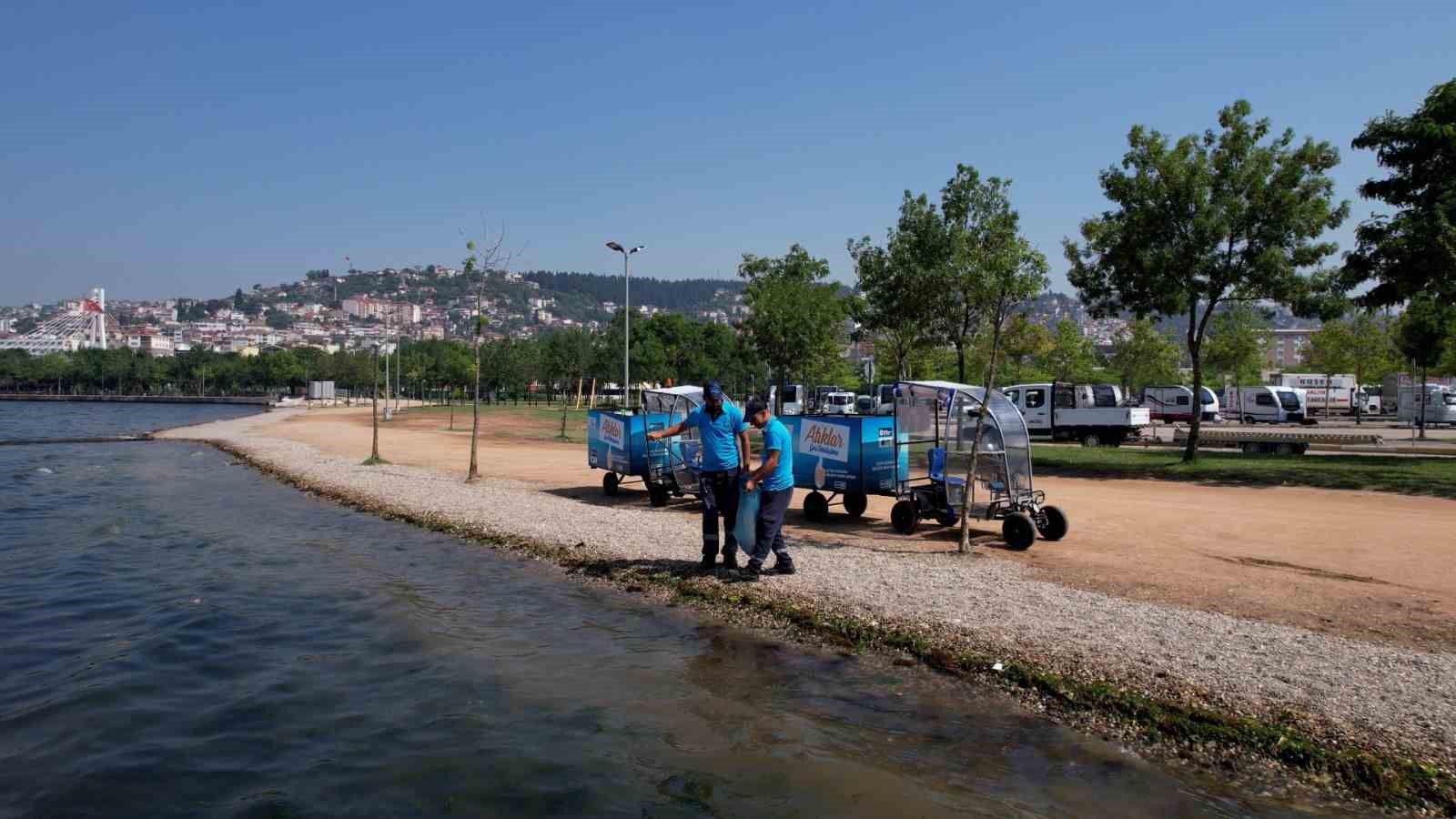 Kocaeli sahillerinden 7 ton atık toplandı