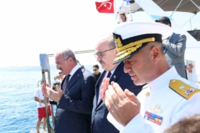72 yıl sonra şehit denizcilerimiz anısına Dumlupınar’a saygı dalışı