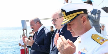 72 yıl sonra şehit denizcilerimiz anısına Dumlupınar’a saygı dalışı