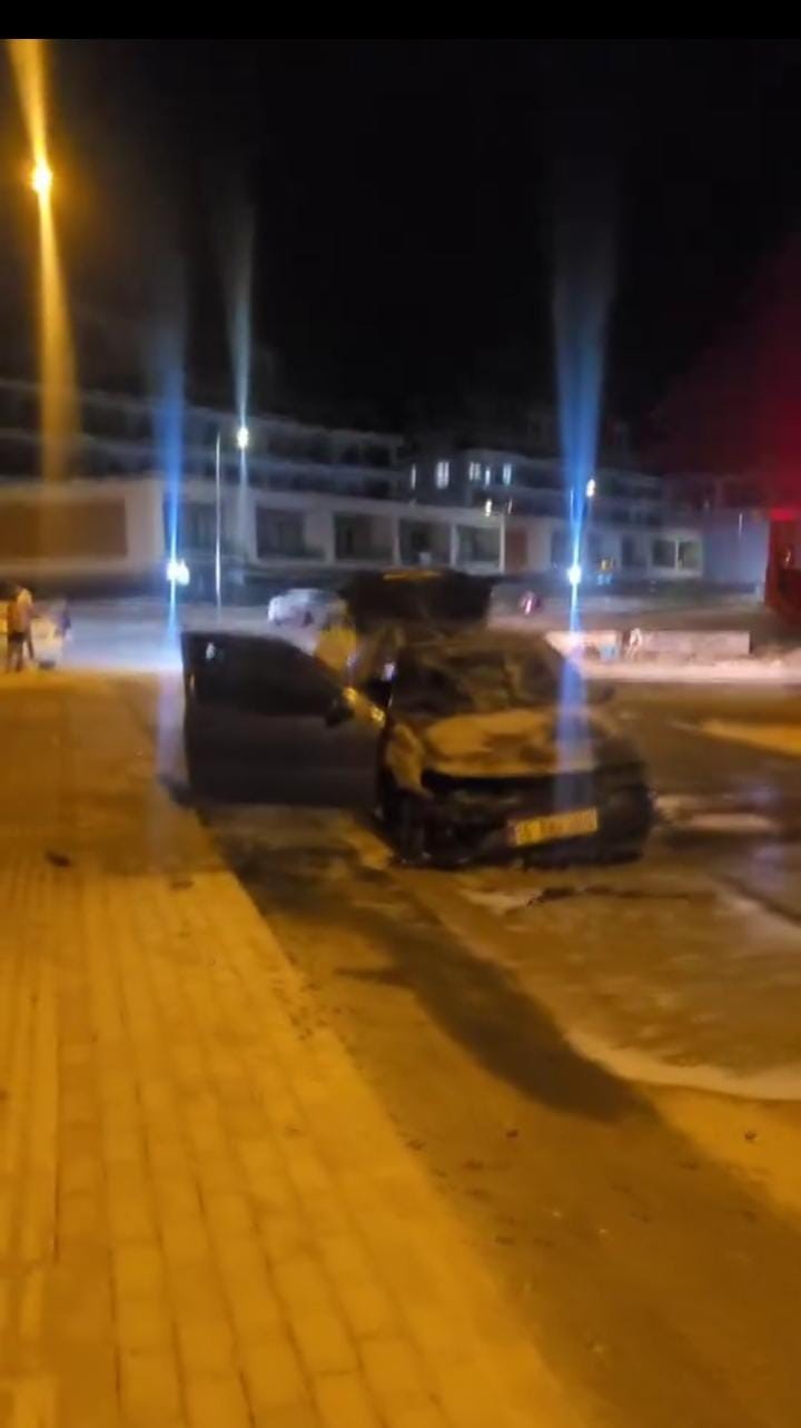 Nilüfer’de park halindeki otomobil alev aldı