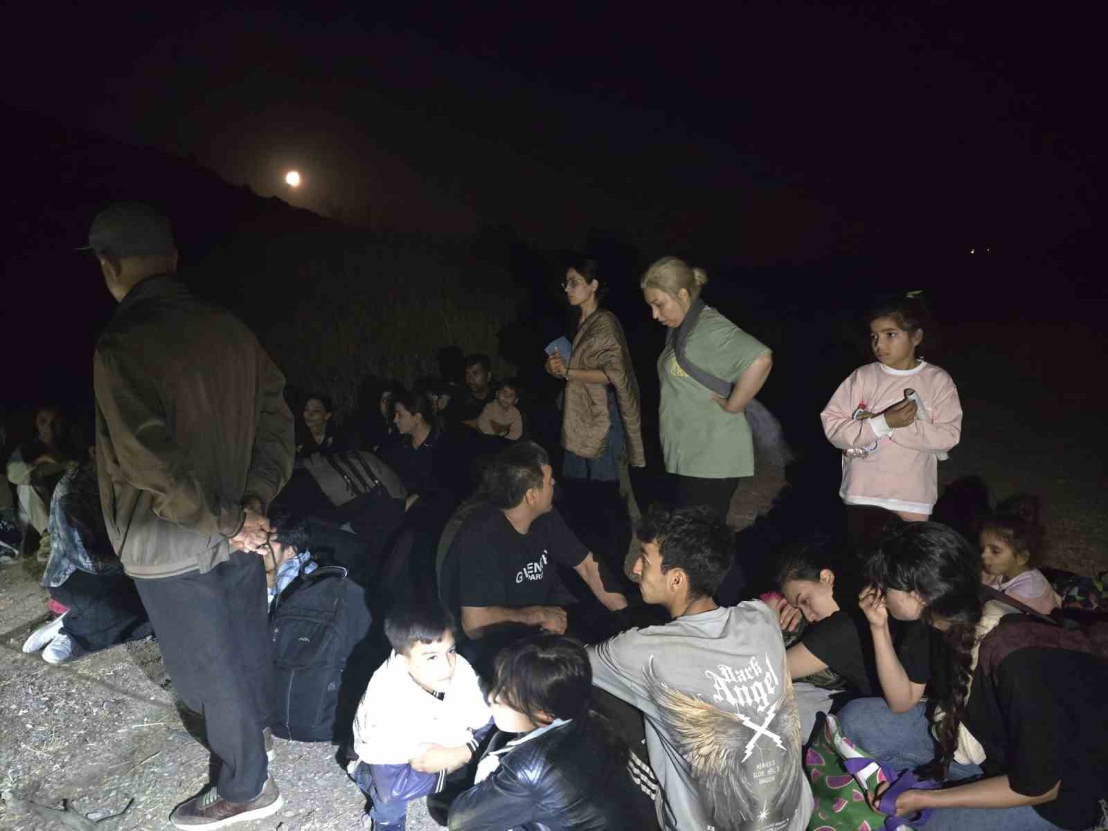 Ayvacık’ta 32 kaçak göçmen yakalandı