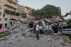 AFAD: "Balıkesir Sındırgı merkezli saat 19.53’te 6.1 büyüklüğünde deprem meydana geldi. Deprem yerin 11 km derinliğinde meydana geldi."