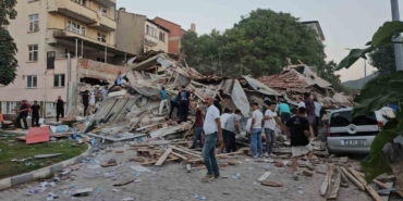 AFAD: "Balıkesir Sındırgı merkezli saat 19.53’te 6.1 büyüklüğünde deprem meydana geldi. Deprem yerin 11 km derinliğinde meydana geldi."