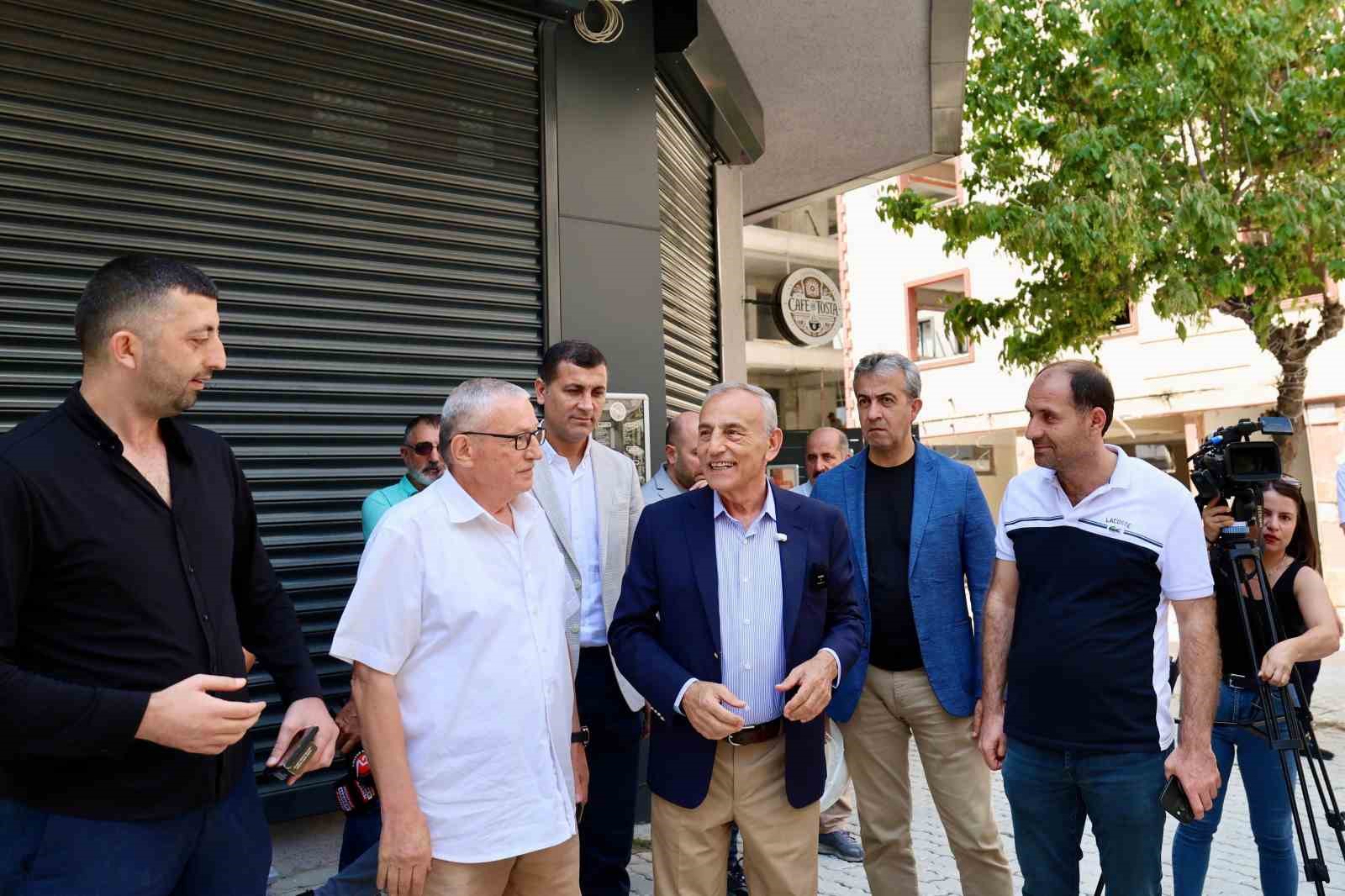 Küçükçekmece’de kentsel dönüşüm neticesinde 14 binanın yıkımına başlandı