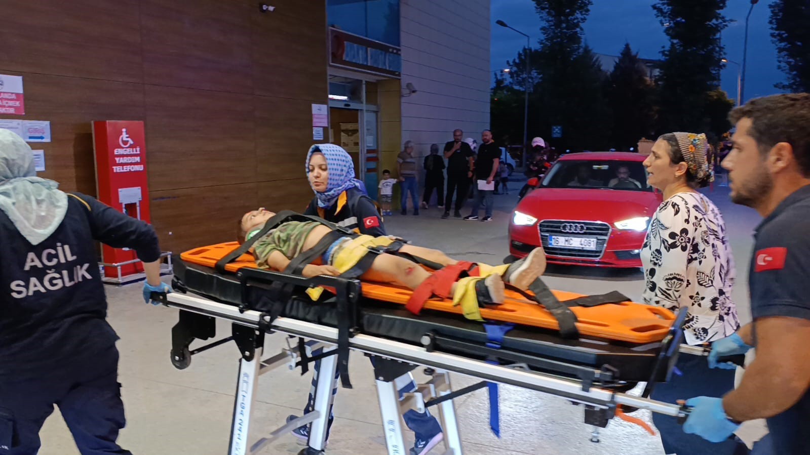 Otomobilin çarptığı bisikletli çocuk ağır yaralandı