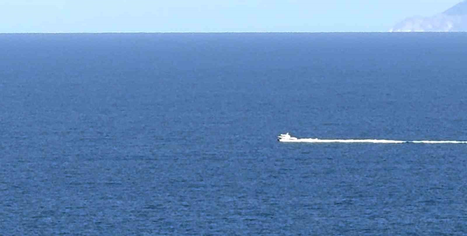 Erdek açıklarında sahil güvenlik ve deniz kuvvetleri seferber oldu