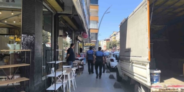 Sultangazi’de zabıtalardan kaldırım işgaline geçit yok