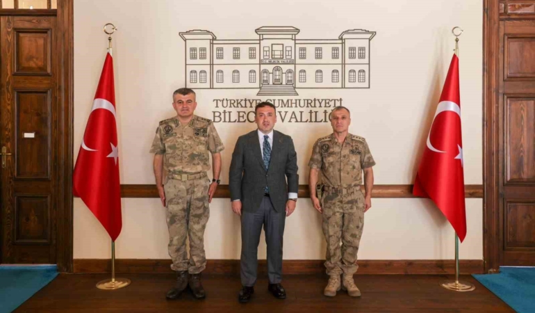Bilecik’te görev yapan komutanlardan Vali Sözer’e veda ziyareti