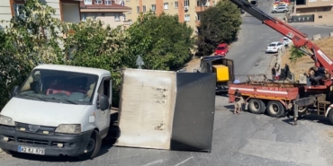 Ümraniye’de jeneratör yüklü kamyon kaza yaptı