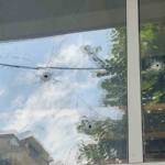 İki genç işyerini kurşunladı, rahat tavırları pes dedirtti