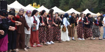 Binlerce vatandaş 3 günlük şenlikte horon teperek doyasıya eğlendi