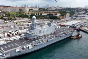 Katar donanmasının amfibi gemisi "Al Fulk" İstanbul’da