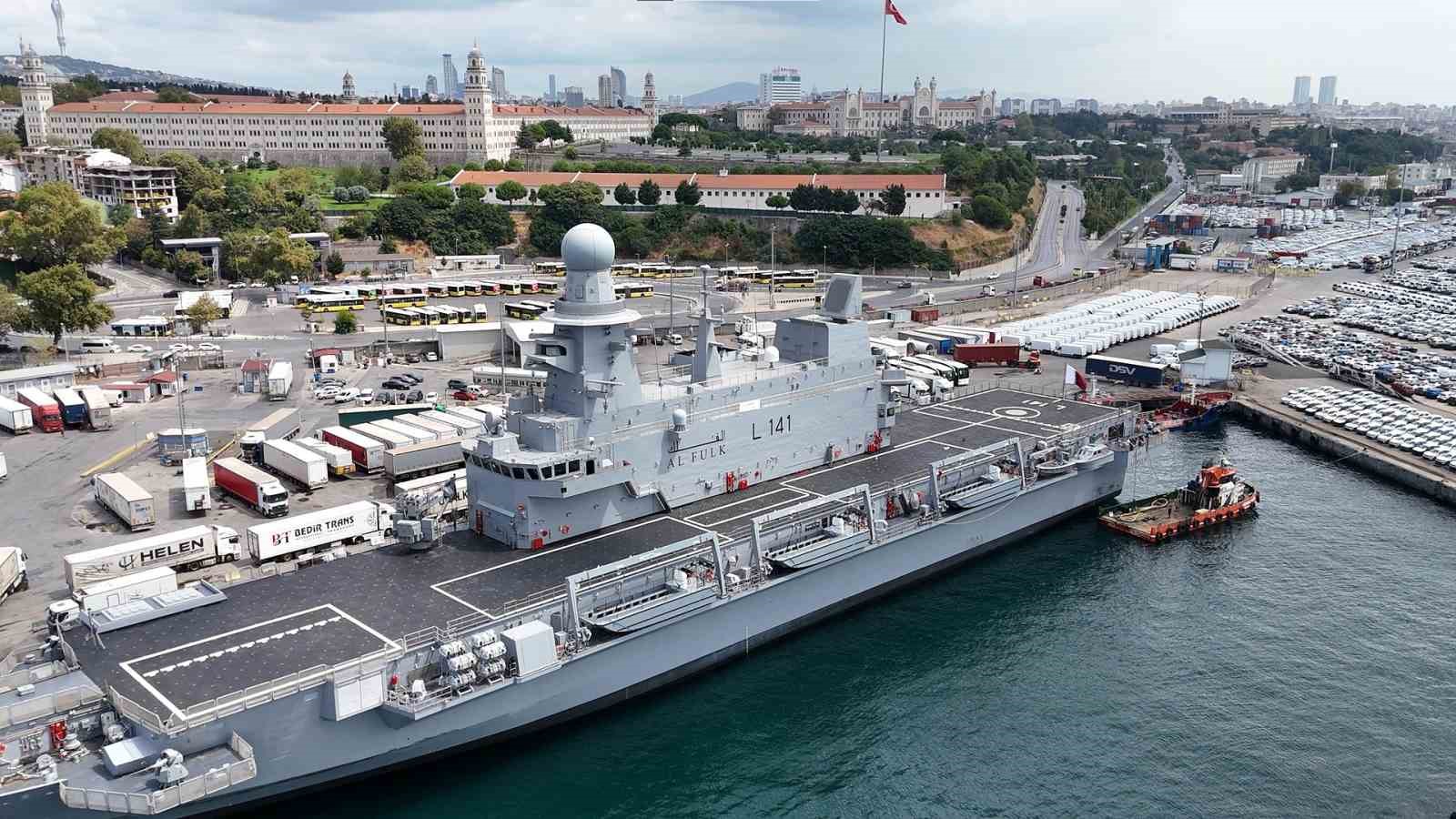 Katar donanmasının amfibi gemisi "Al Fulk" İstanbul’da