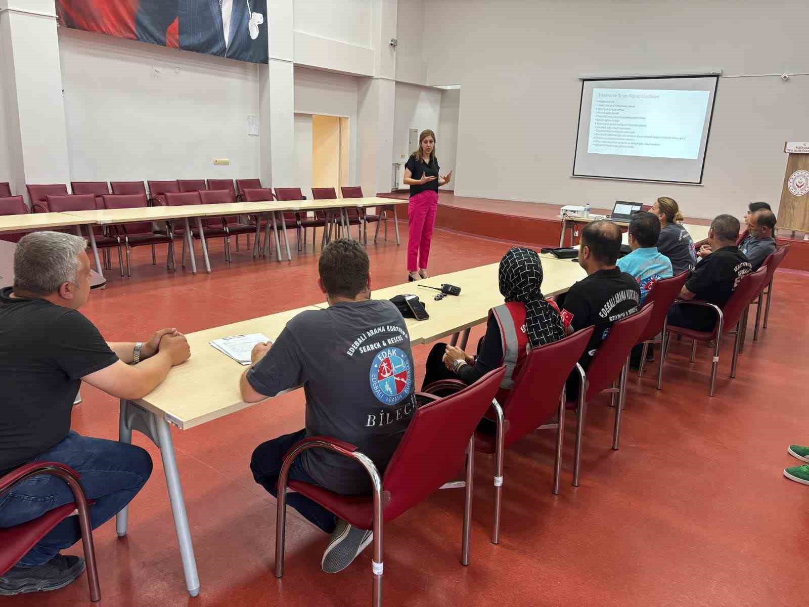 Bilecik’te arama kurtarma gönüllülerine psikososyal destek eğitimi verildi
