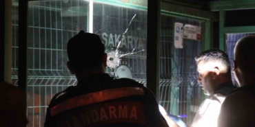 Silahlı kavga sonrası bir aracı gasp ederek kaçmıştı, jandarmaya teslim oldu