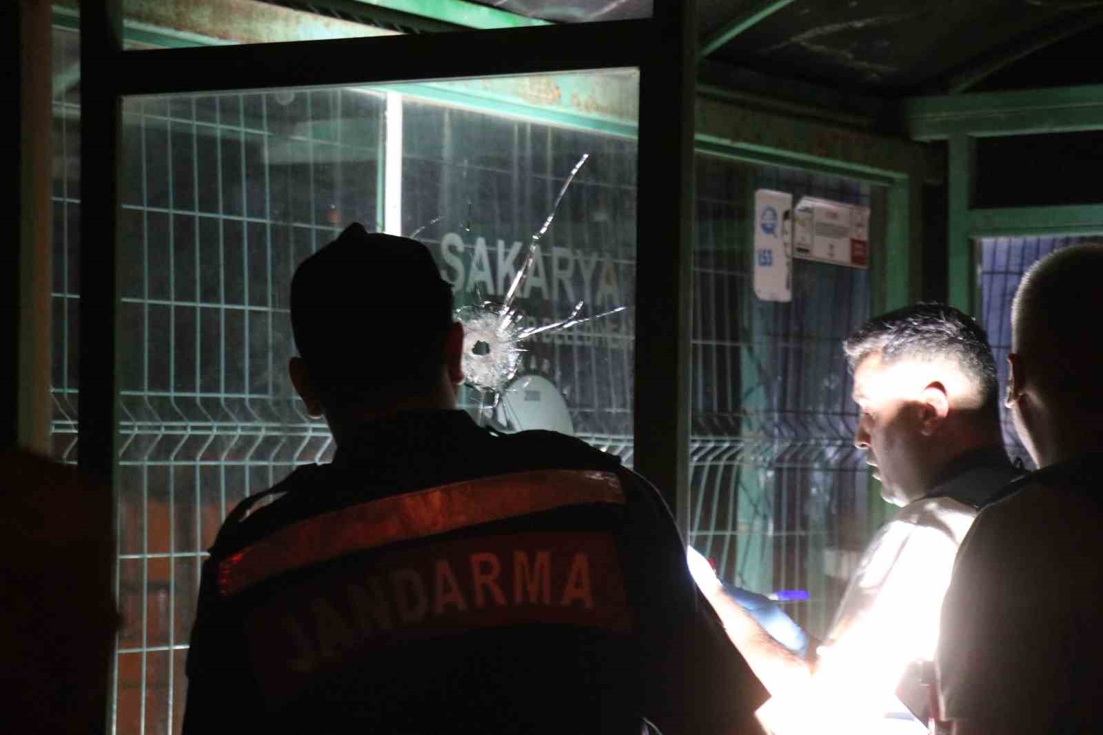 Silahlı kavga sonrası bir aracı gasp ederek kaçmıştı, jandarmaya teslim oldu