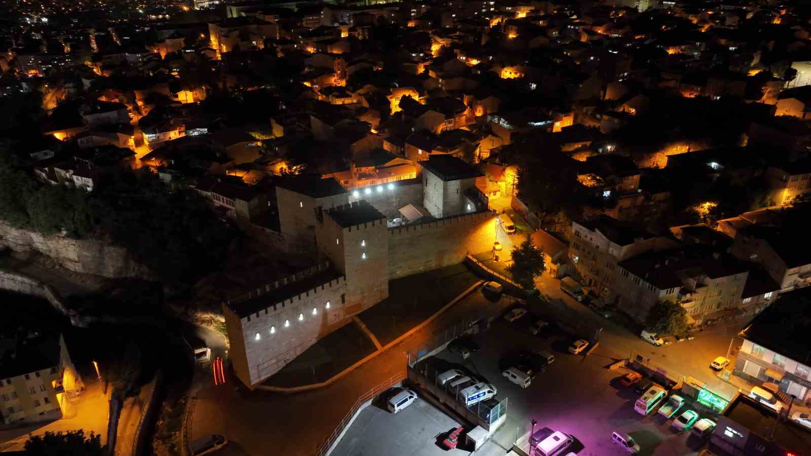 Müzeler geceleri de ziyarete açık