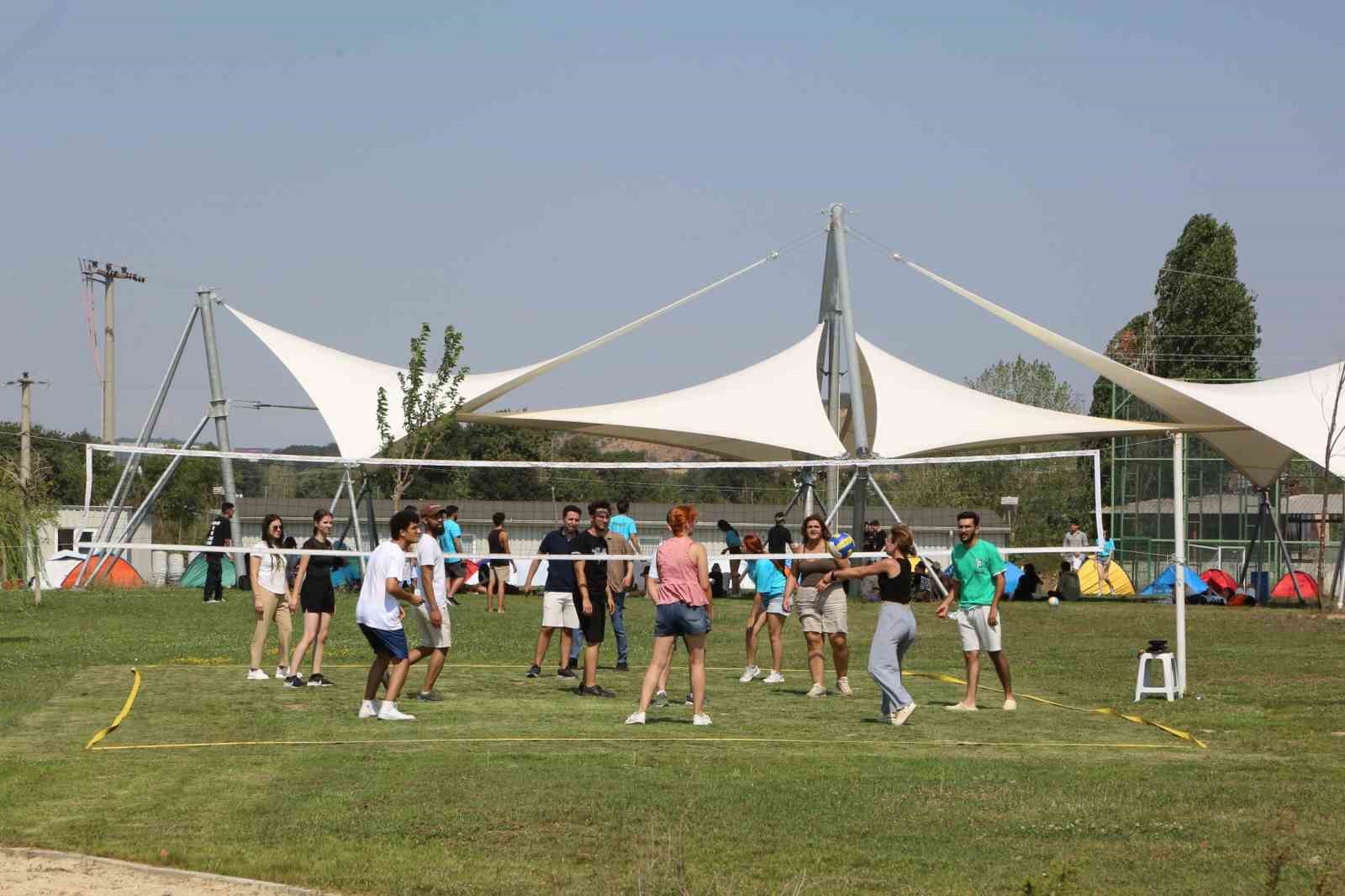 Dünya gençleri Fadıllı’da buluştu