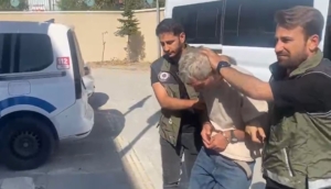 Beylükdüzü’nde müşteri gibi girdiği dükkandan termos ve telefon çalan Cezayirli yakalandı