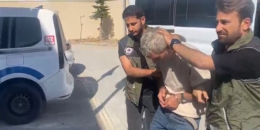 Beylükdüzü’nde müşteri gibi girdiği dükkandan termos ve telefon çalan Cezayirli yakalandı