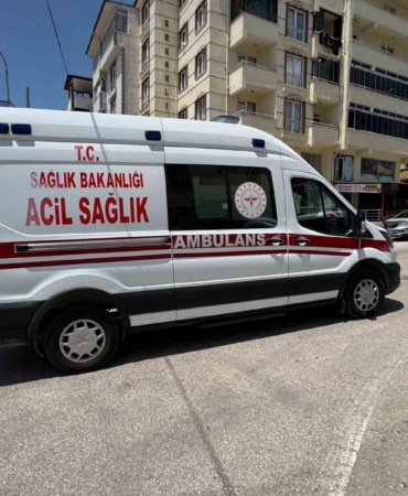 Seyir halinde motosiklet devrilirken, sürücüsü yaralandı