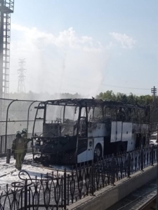 Sultangazi’de servis otobüsü alevlere teslim oldu