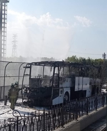 Sultangazi’de servis otobüsü alevlere teslim oldu